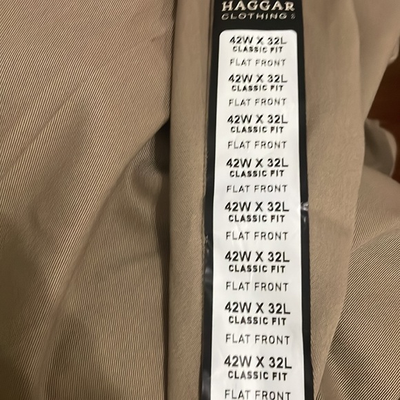 Haggar men classic fit 42w/ 32 L - Picture 2 of 4